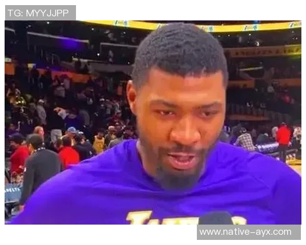 马库斯斯马特的篮球之路与精神力量的完美结合